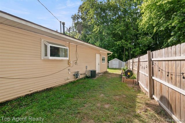 1200 Bangor Road, Waterford, MI 48328