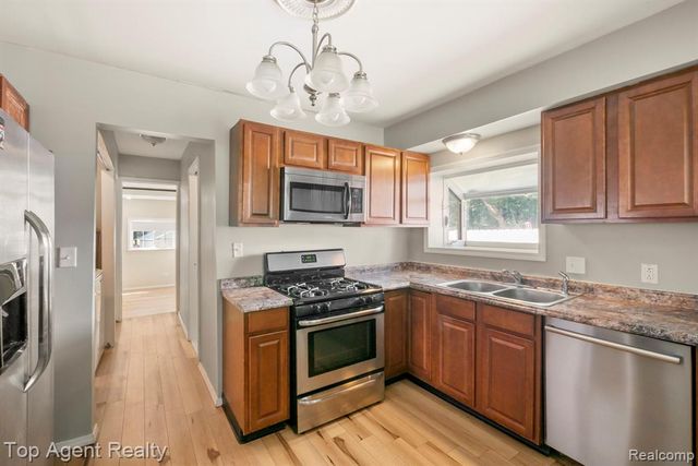 1200 Bangor Road, Waterford, MI 48328