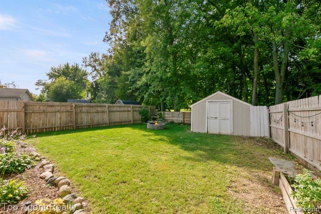 1200 Bangor Road, Waterford, MI 48328