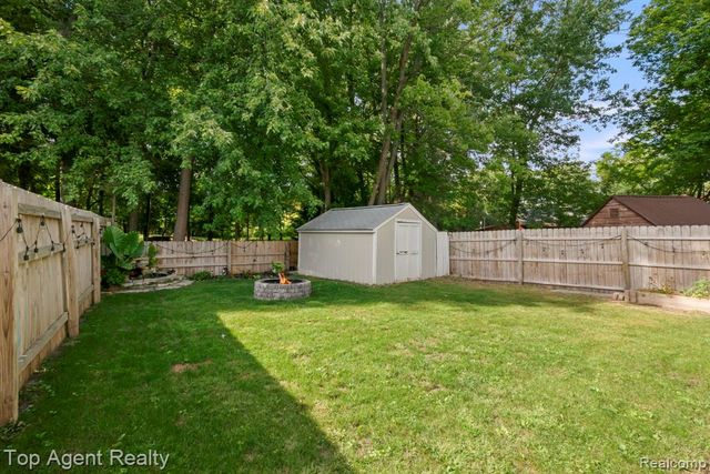 1200 Bangor Road, Waterford, MI 48328