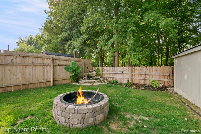 1200 Bangor Road, Waterford, MI 48328