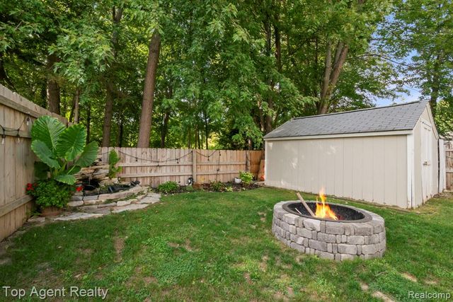 1200 Bangor Road, Waterford, MI 48328