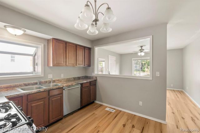 1200 Bangor Road, Waterford, MI 48328