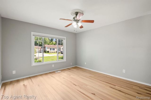 1200 Bangor Road, Waterford, MI 48328