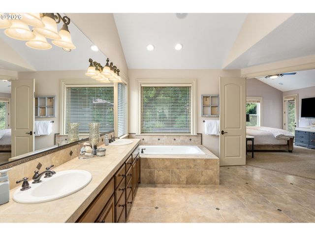 10329 Se REGINA Ct, Happy Valley, OR 97086