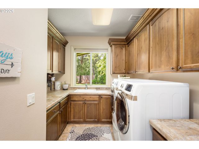 10329 Se REGINA Ct, Happy Valley, OR 97086