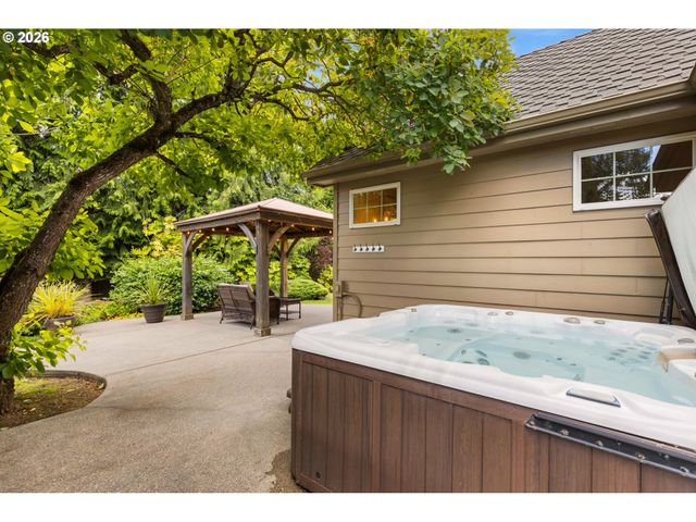 10329 Se REGINA Ct, Happy Valley, OR 97086