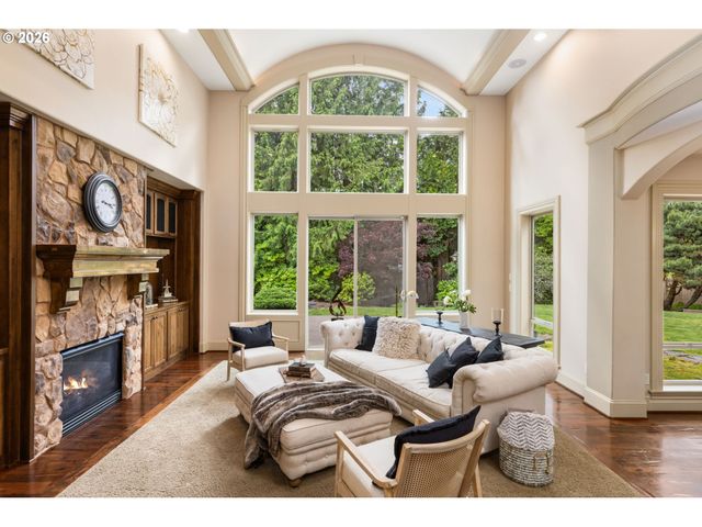 10329 Se REGINA Ct, Happy Valley, OR 97086