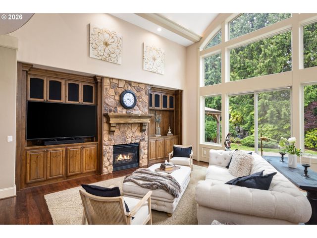 10329 Se REGINA Ct, Happy Valley, OR 97086