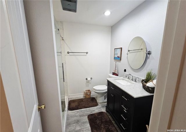 1648 EASTWOOD DR, Seguin, TX 78155