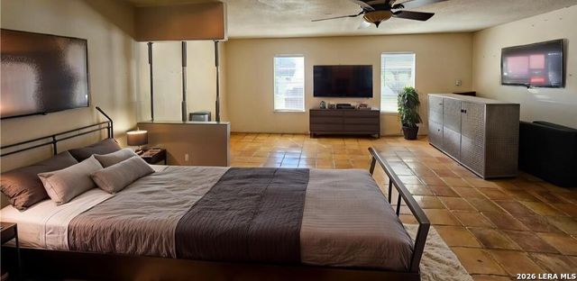 1648 EASTWOOD DR, Seguin, TX 78155