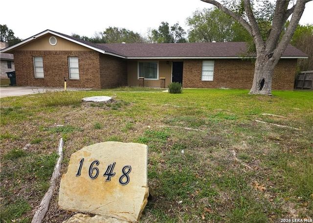 1648 EASTWOOD DR, Seguin, TX 78155