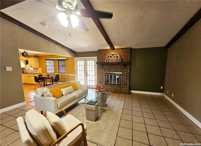 1648 EASTWOOD DR, Seguin, TX 78155