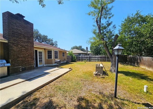 1648 EASTWOOD DR, Seguin, TX 78155