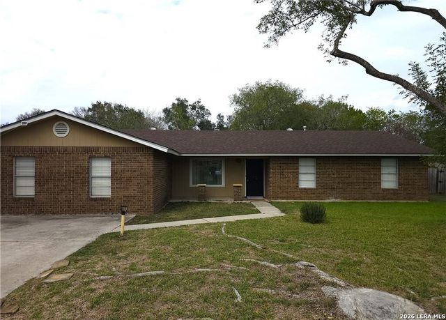 1648 EASTWOOD DR, Seguin, TX 78155