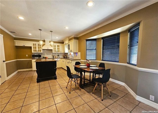 1648 EASTWOOD DR, Seguin, TX 78155