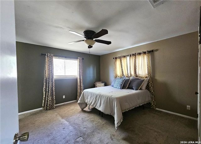 1648 EASTWOOD DR, Seguin, TX 78155