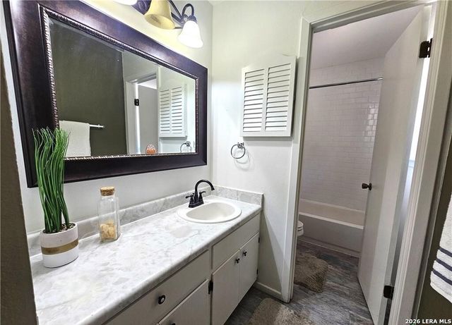1648 EASTWOOD DR, Seguin, TX 78155