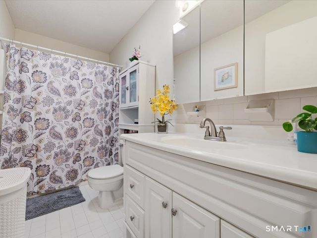 358 Monticello Drive 358, Branford, CT 06405