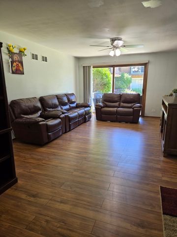 1907 W Golf Road 1B, Mount Prospect, IL 60056
