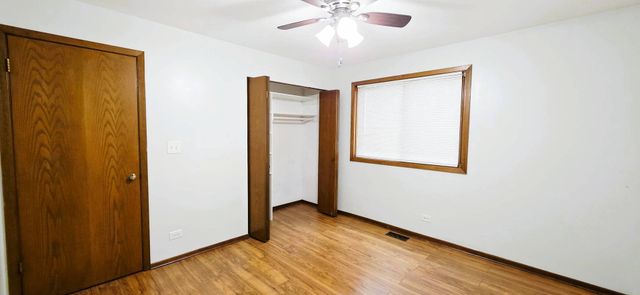 1907 W Golf Road 1B, Mount Prospect, IL 60056