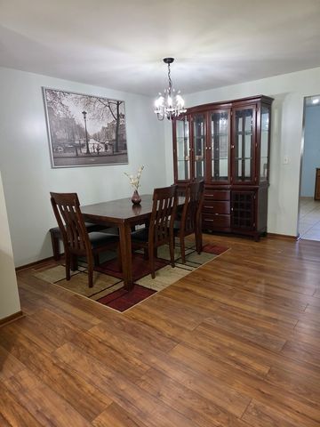 1907 W Golf Road 1B, Mount Prospect, IL 60056