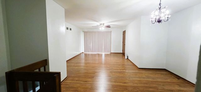 1907 W Golf Road 1B, Mount Prospect, IL 60056