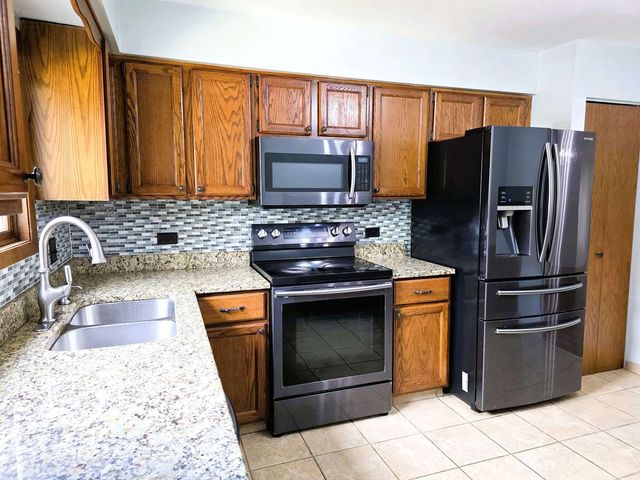 1907 W Golf Road 1B, Mount Prospect, IL 60056
