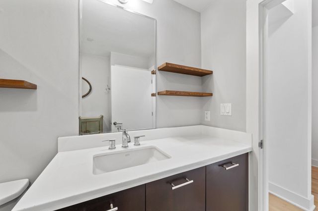 603 Davis ST 710, Austin, TX 78701