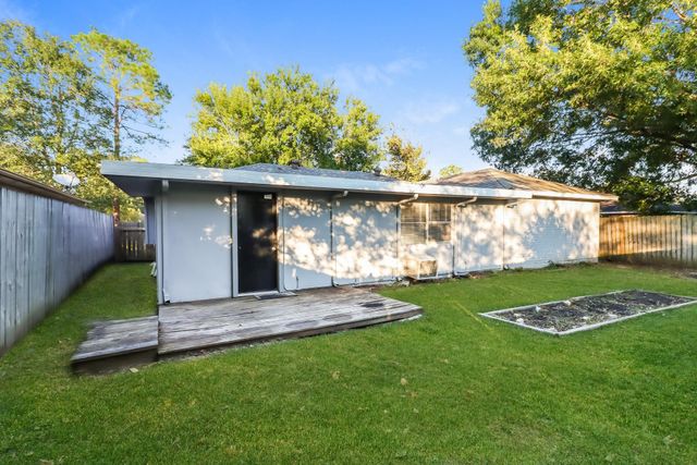16310 Forest Bend Avenue, Friendswood, TX 77546