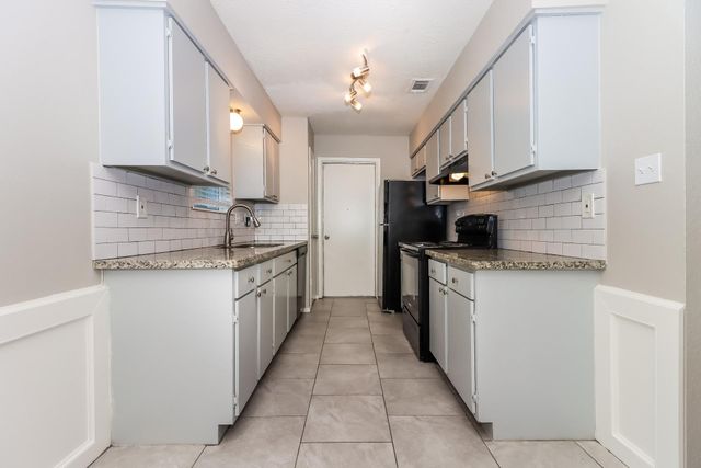 16310 Forest Bend Avenue, Friendswood, TX 77546