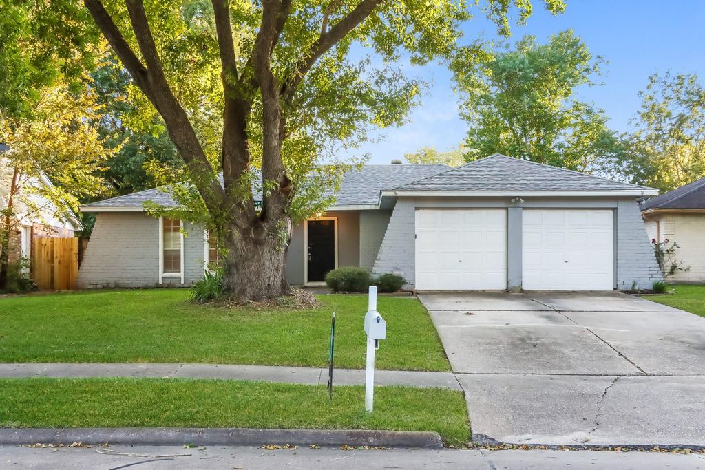 16310 Forest Bend Avenue, Friendswood, TX 77546