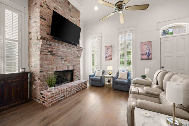 2843 Pointe-marie Dr, Baton Rouge, LA 70820