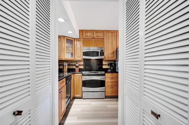 270 Captains Walk 310, Delray Beach, FL 33483