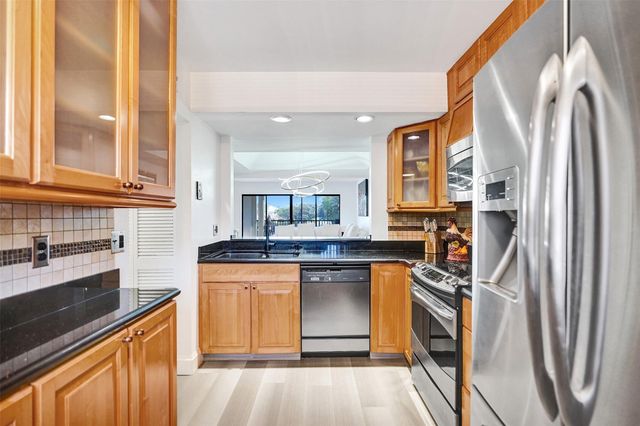 270 Captains Walk 310, Delray Beach, FL 33483