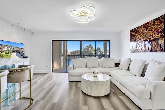 270 Captains Walk 310, Delray Beach, FL 33483