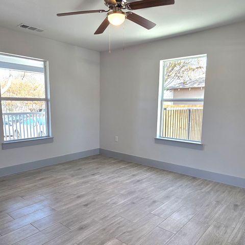 2518 W Clarendon Drive, Dallas, TX 75211