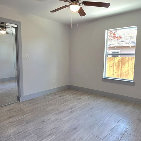 2518 W Clarendon Drive, Dallas, TX 75211