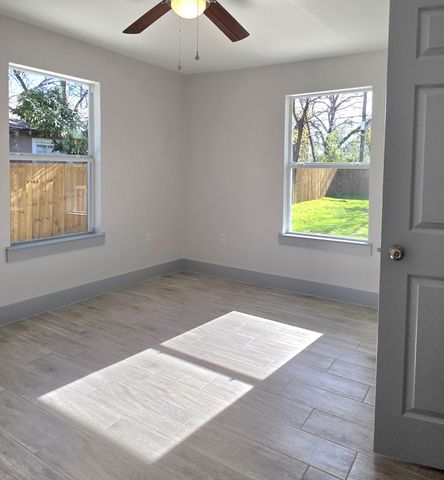 2518 W Clarendon Drive, Dallas, TX 75211