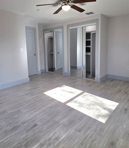 2518 W Clarendon Drive, Dallas, TX 75211