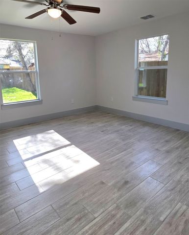 2518 W Clarendon Drive, Dallas, TX 75211