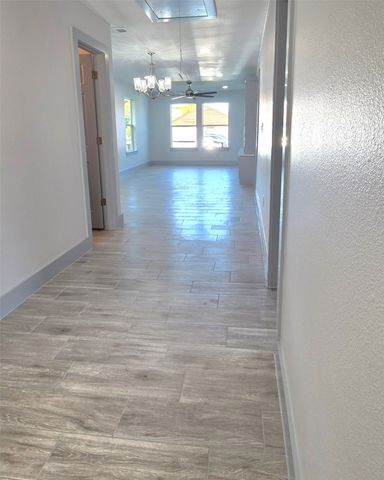 2518 W Clarendon Drive, Dallas, TX 75211