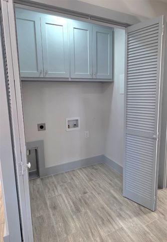 2518 W Clarendon Drive, Dallas, TX 75211