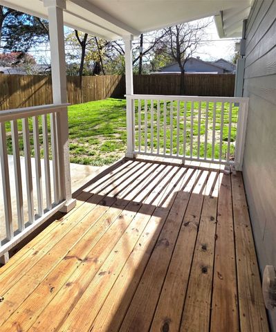 2518 W Clarendon Drive, Dallas, TX 75211