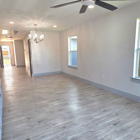 2518 W Clarendon Drive, Dallas, TX 75211