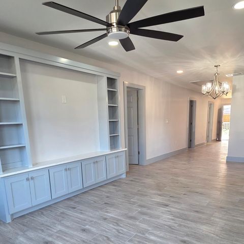 2518 W Clarendon Drive, Dallas, TX 75211