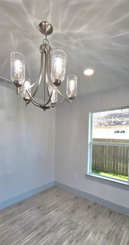 2518 W Clarendon Drive, Dallas, TX 75211