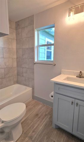 2518 W Clarendon Drive, Dallas, TX 75211