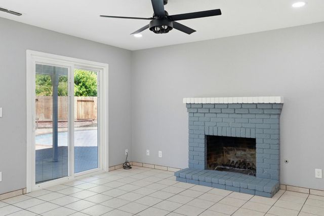 936 Oakbrooke Ct, Modesto, CA 95351