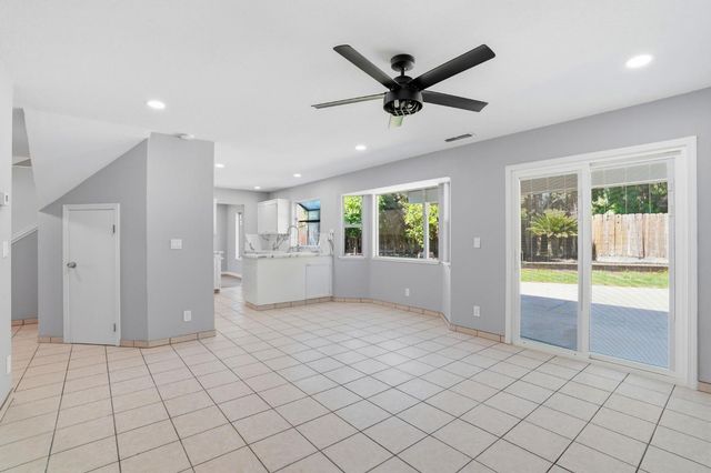 936 Oakbrooke Ct, Modesto, CA 95351